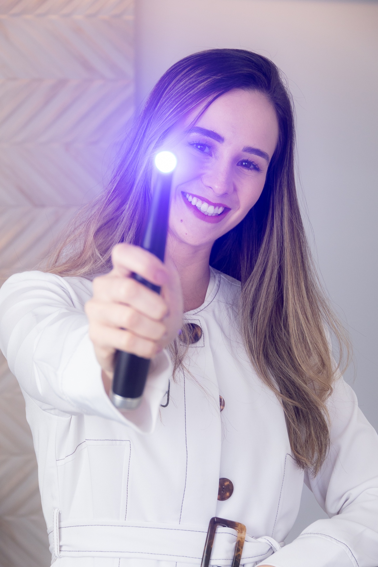Aplicação de laserterapia em tratamento odontológico realizada pela Dra. Letícia Malcher